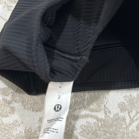 Lululemon - Picture 3 of 4